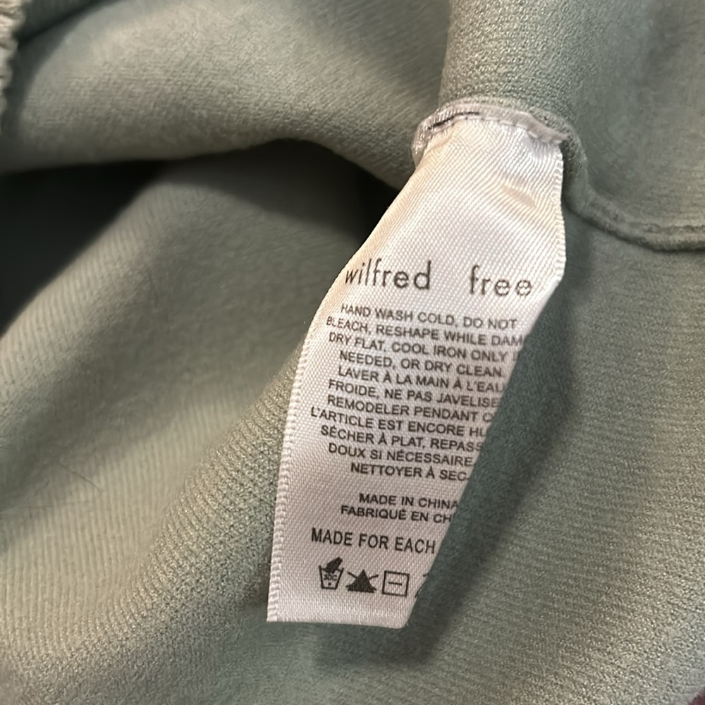 Aritzia Wilfred Free Souvenir Sage Green V neck Sweater size 2 - Picture 5 of 6